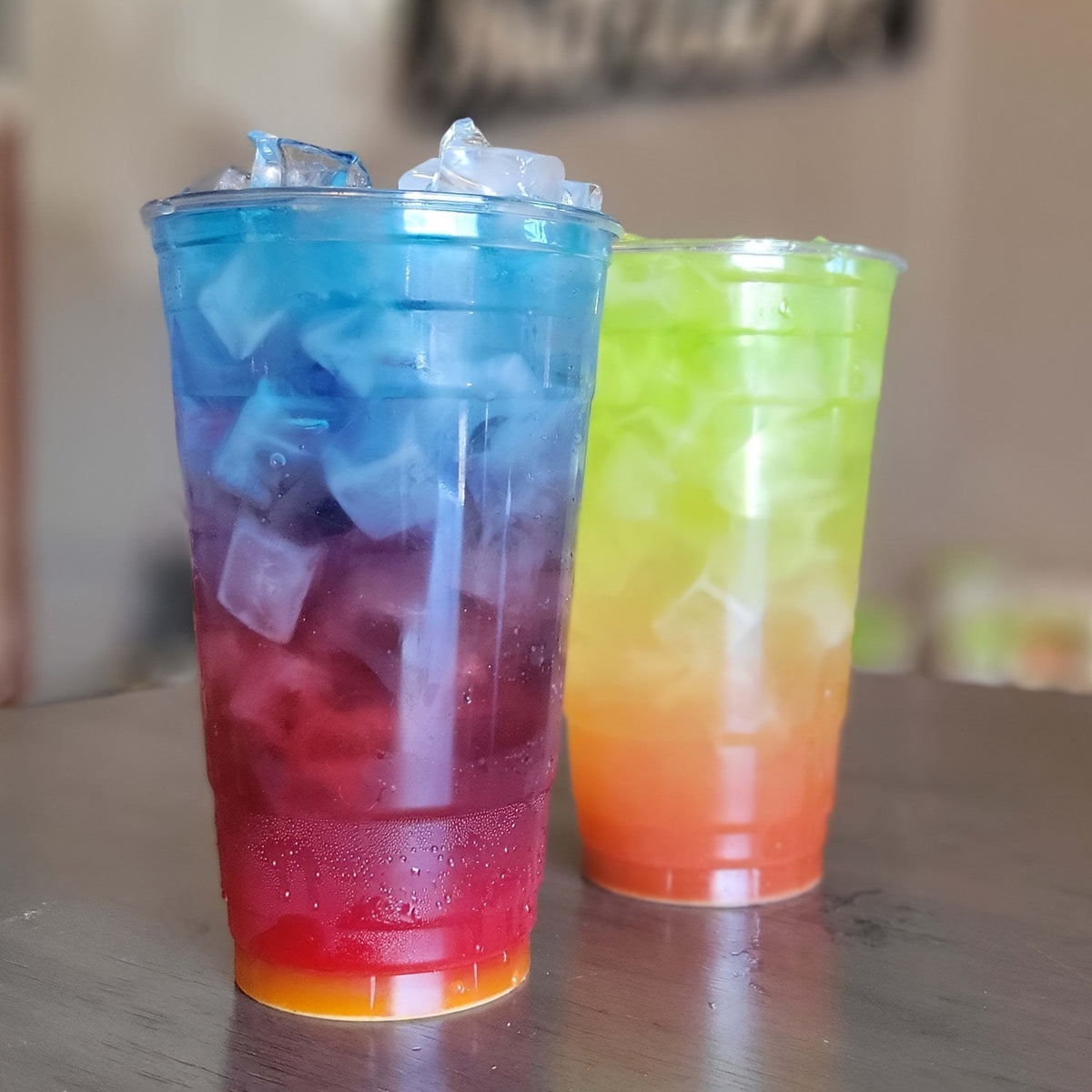 100 Pack 32 Oz Clear Disposable Plastic Cups With Flat Lids -BPA-Free Crystal Cold Drink Cups For Iced Coffee, Smoothies, Juice, Milkshakes, Party, Lemonade Stand & More