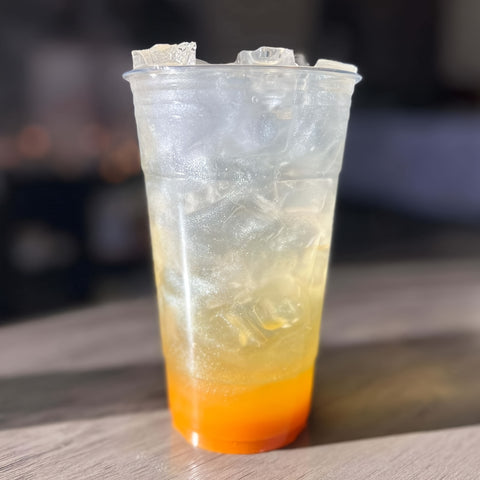 100 Pack 32 Oz Clear Disposable Plastic Cups With Flat Lids -BPA-Free Crystal Cold Drink Cups For Iced Coffee, Smoothies, Juice, Milkshakes, Party, Lemonade Stand & More